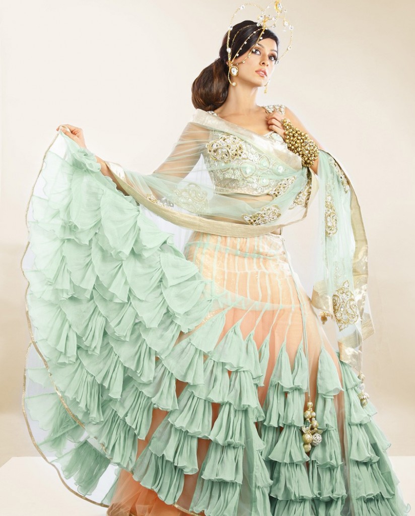 payal-singhal-peach-green-lengha