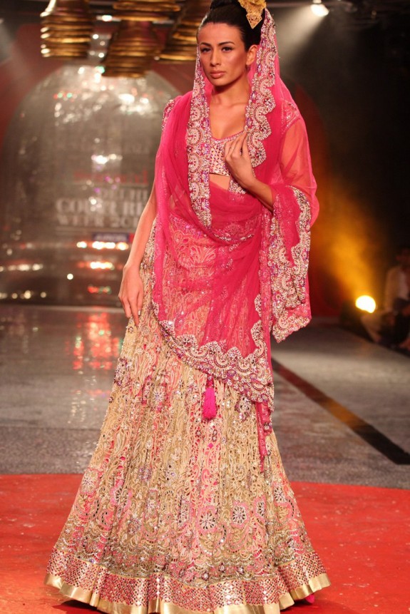 Suneet Varma Kamasutra Collection 34