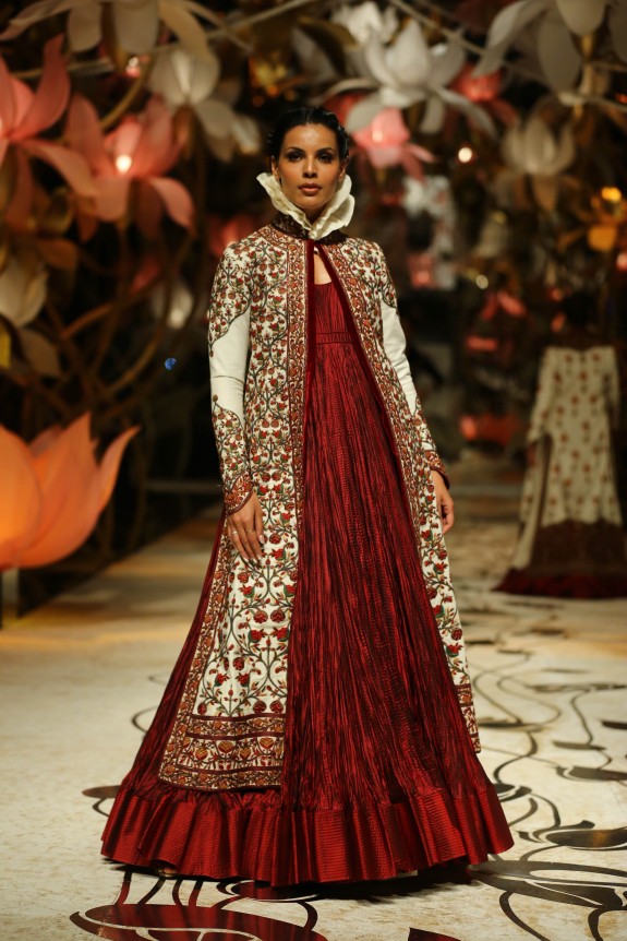 India Bridal Fashion Week Delhi 2013 - Model seen in bridal collection of  Rohit Bal_1