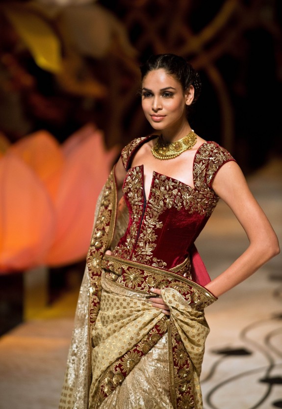 INDIA-LIFESTYLE-BRIDAL-FASHION-BAL