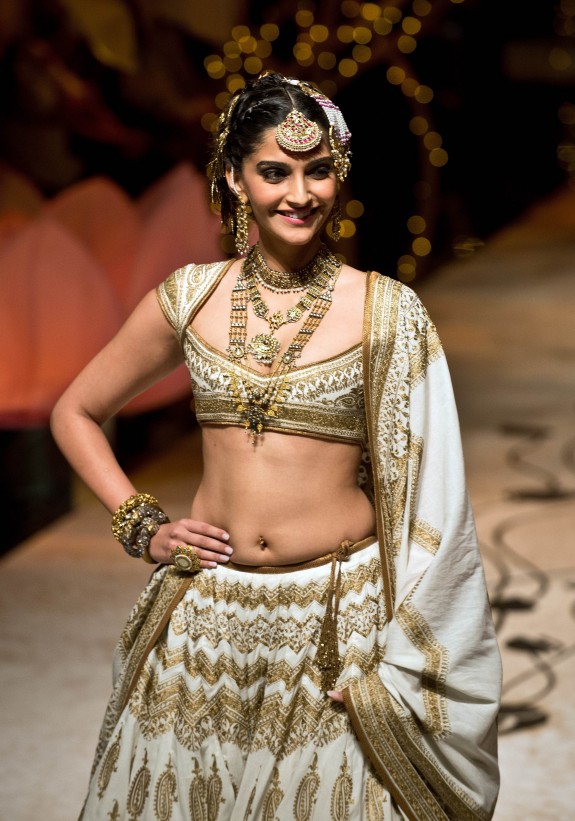 INDIA-LIFESTYLE-BRIDAL-FASHION-BAL