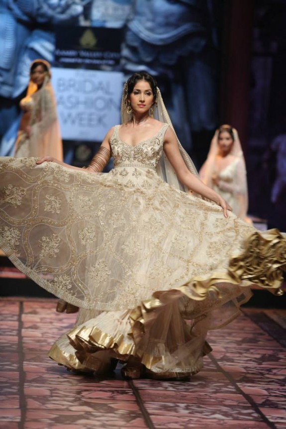 Suneet Varma at Aamby Valley Bridal Week 2013 35