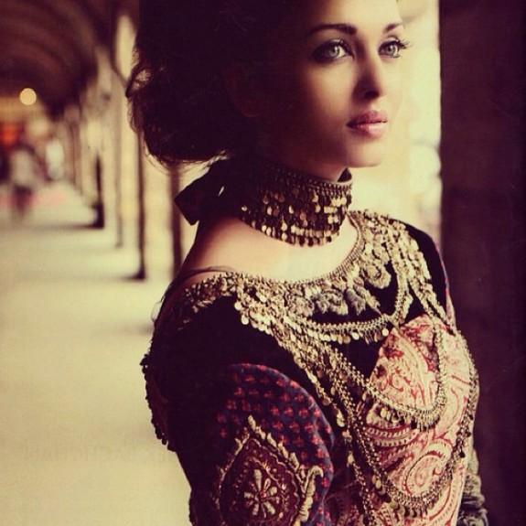 Aishwarya Rai for Sabyasachi 6