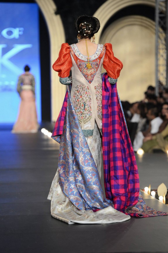 Kamiar Rokni- Pakistan Bridal Week 2013 37