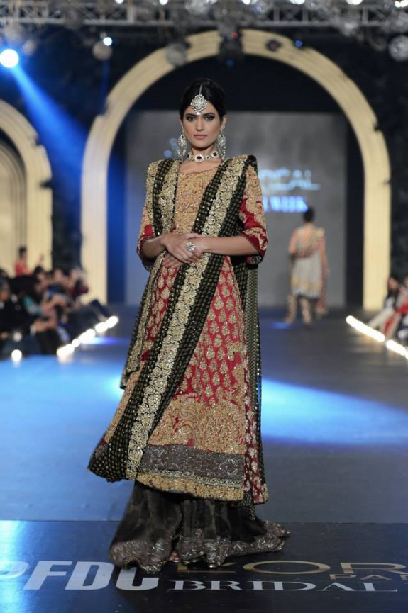 Sana Safinez - Pakistan Bridal Week 2013 23