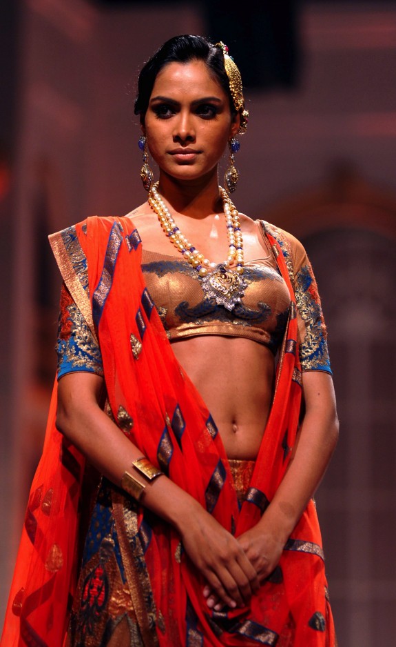 FASHION-INDIA-LEENA