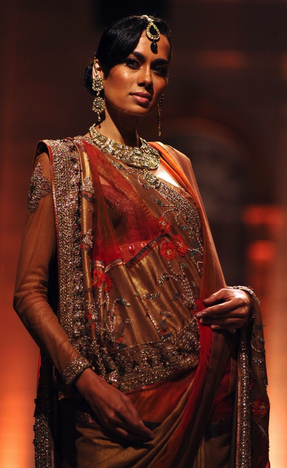 FASHION-INDIA-LEENA