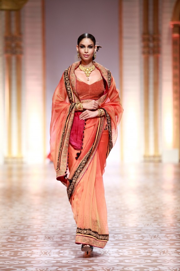 Azva Jewelry Aamby Valley Bridal Week 2013 Mumbai 9