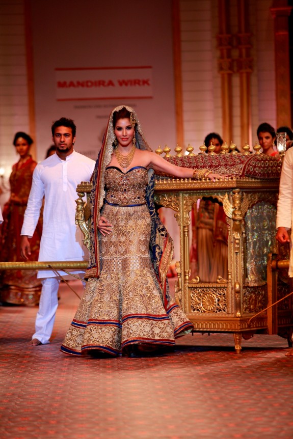 Mandira Wirk India Bridal Week 2013 Mumbai 15