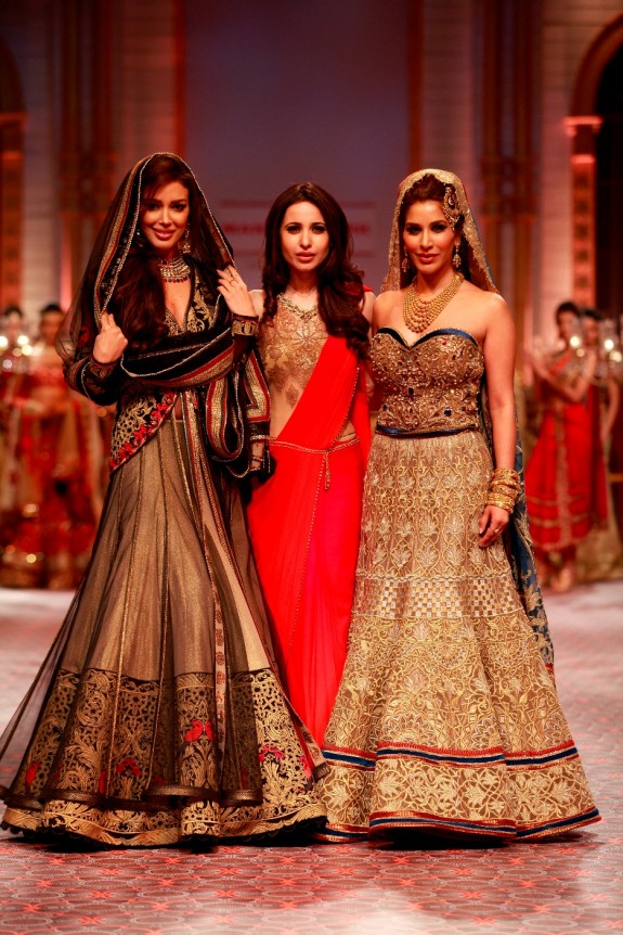 Mandira Wirk India Bridal Week 2013 Mumbai 3