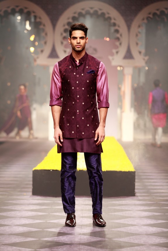 Raghavendra Rathore Aamby Valley Bridal Week 2013 Mumbai 1