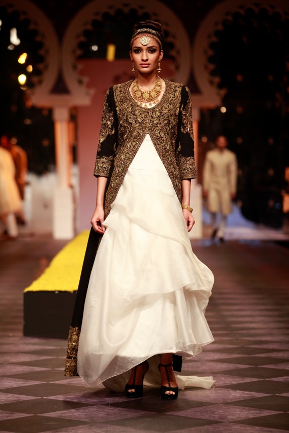 Raghavendra Rathore Aamby Valley Bridal Week 2013 Mumbai 11