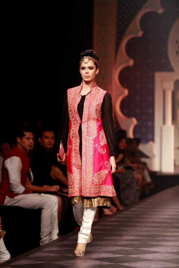 Raghavendra Rathore Aamby Valley Bridal Week 2013 Mumbai 2