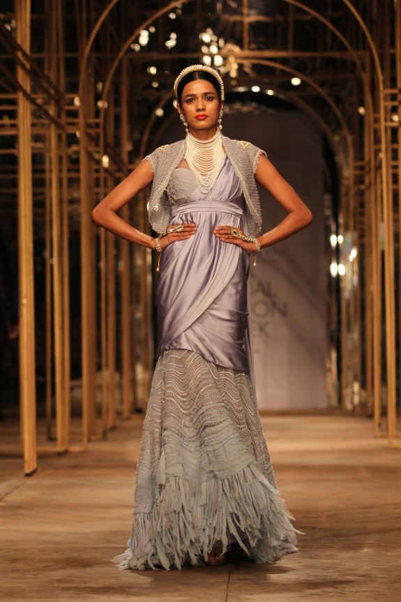 Tarun Tahiliani Aamby Valley Bridal Fashion 2013 Mumbai 10