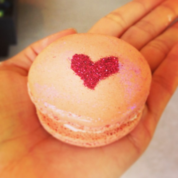 Valentine Glitter Heart Macaron