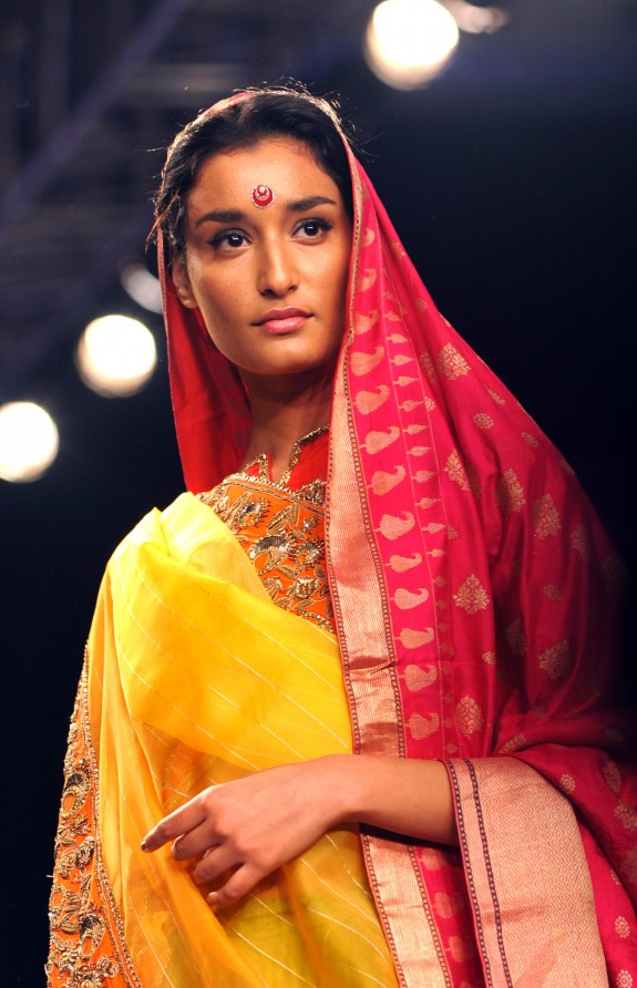 FASHION-INDIA-LAKME-GAURANG