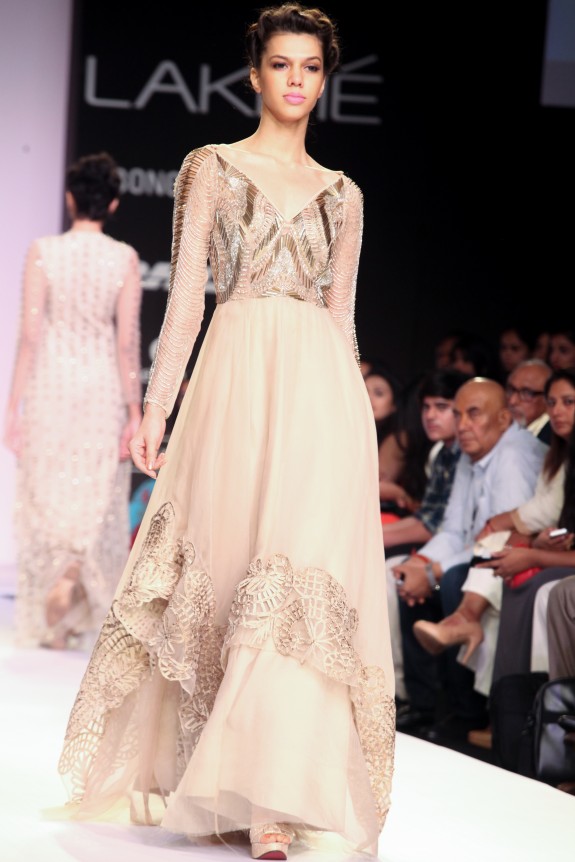 Monica & Karishma | Lakme Fashion Week 2014 0710