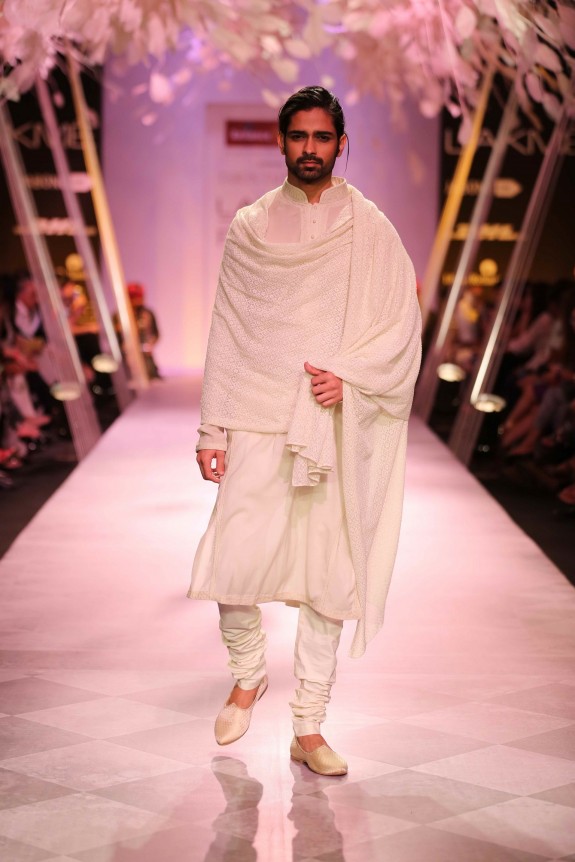 Tarun Tahiliani at LFW SR 2014 (3)