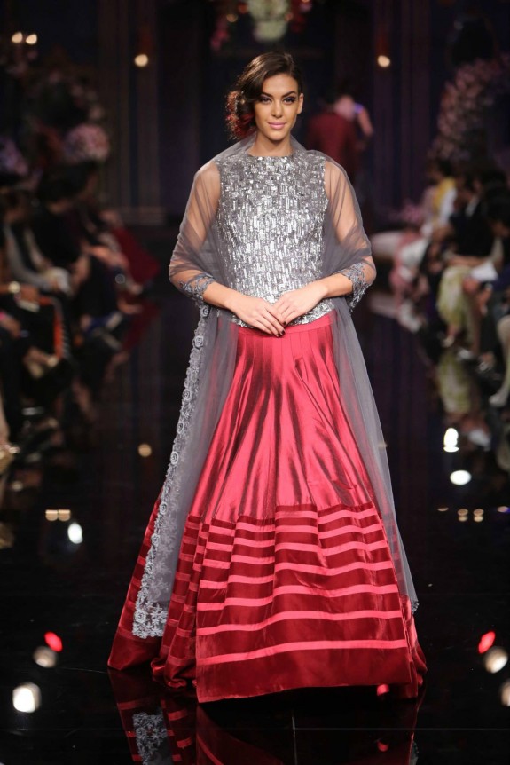 Manish Malhotra Lakme Fashion Week 18