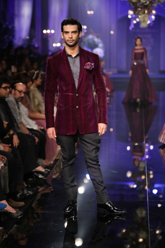 Manish Malhotra Lakme Fashion Week 23