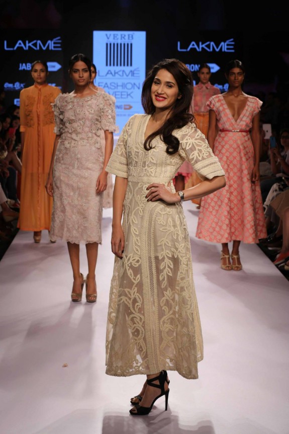 ALaSuite-PallaviSinghee-Lakme-Fashion-Week2015-1.jpg