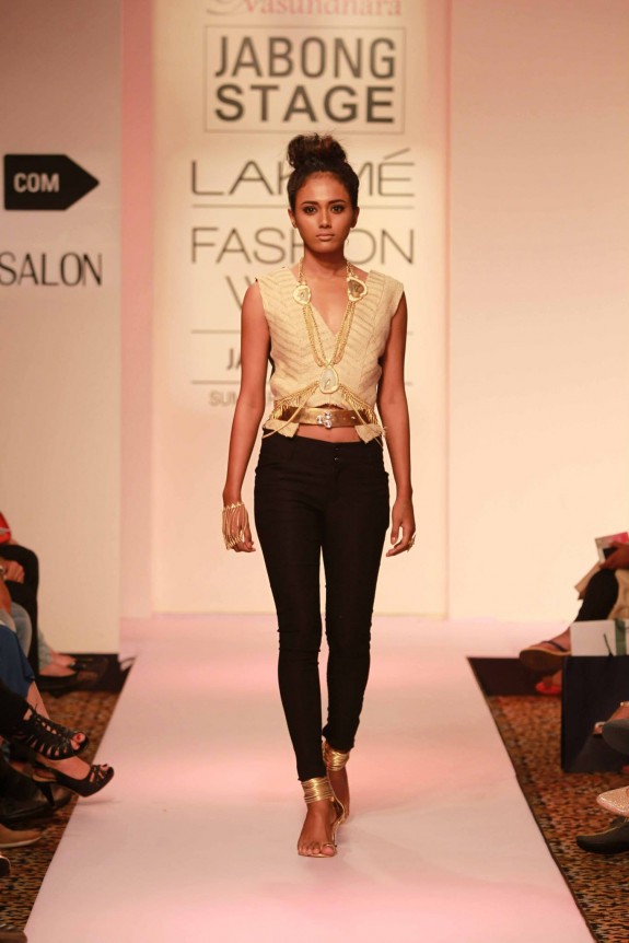 Yagyaseni5-Vasundhara-Lakme-Fashion-Week2015-2.jpg