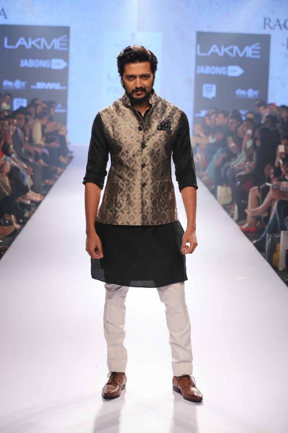 Showstoppers24-Lakme-Fashion-Week-2015