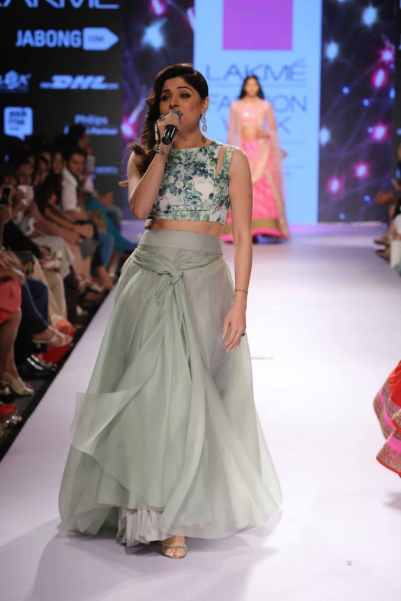 RoyalCollection1-AnushreeReddy-Lakme-Fashion-Week2015-4.jpg