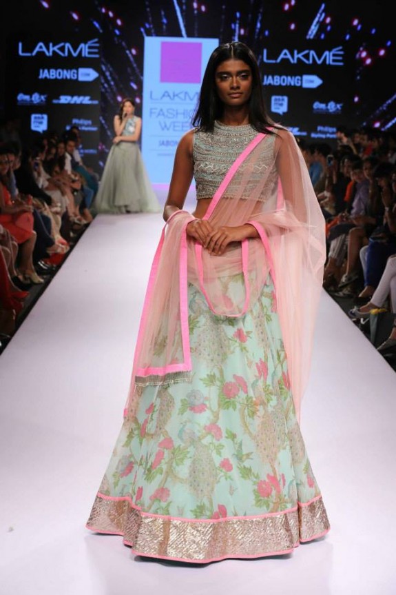 RoyalCollection12-AnushreeReddy-Lakme-Fashion-Week2015-4.jpg