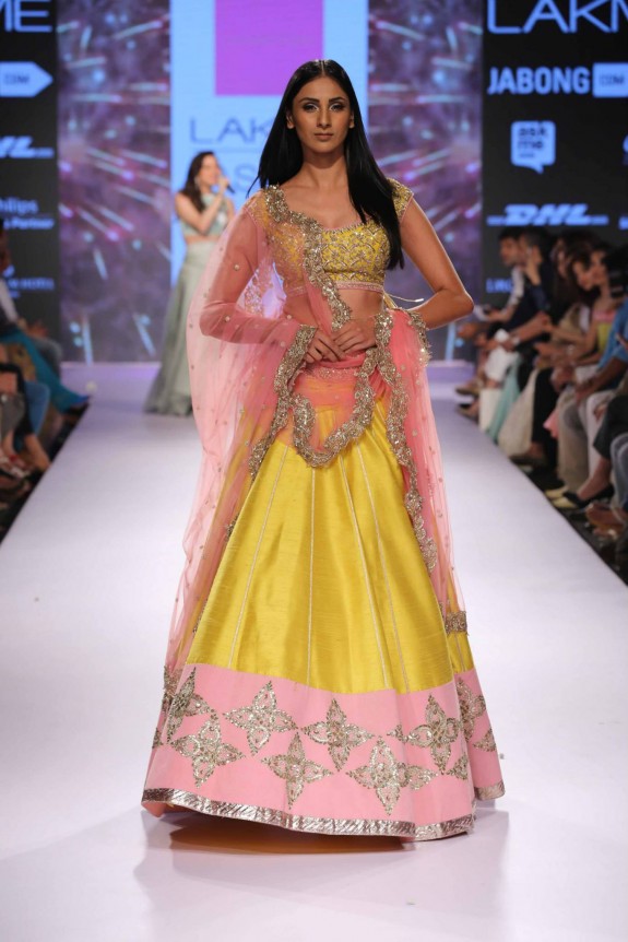 RoyalCollection11-AnushreeReddy-Lakme-Fashion-Week2015-4.jpg