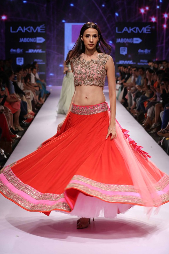 RoyalCollection7-AnushreeReddy-Lakme-Fashion-Week2015-4.jpg