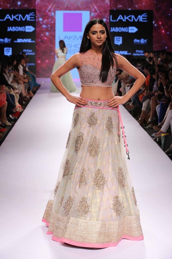 RoyalCollection9-AnushreeReddy-Lakme-Fashion-Week2015-4.jpg