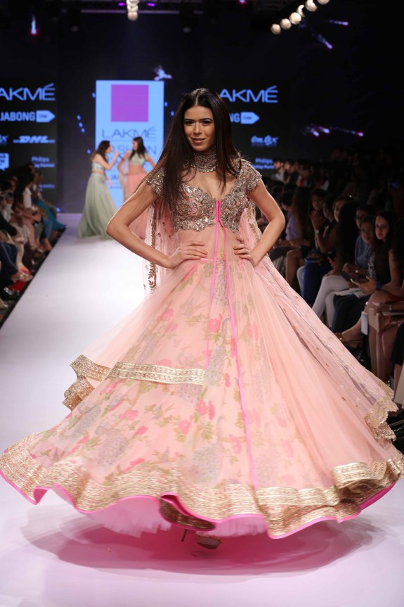 RoyalCollection10-AnushreeReddy-Lakme-Fashion-Week2015-4.jpg