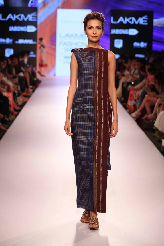 Behrupia-VaishaliShadangule-Lakme-Fashion-Week2015-1.jpg