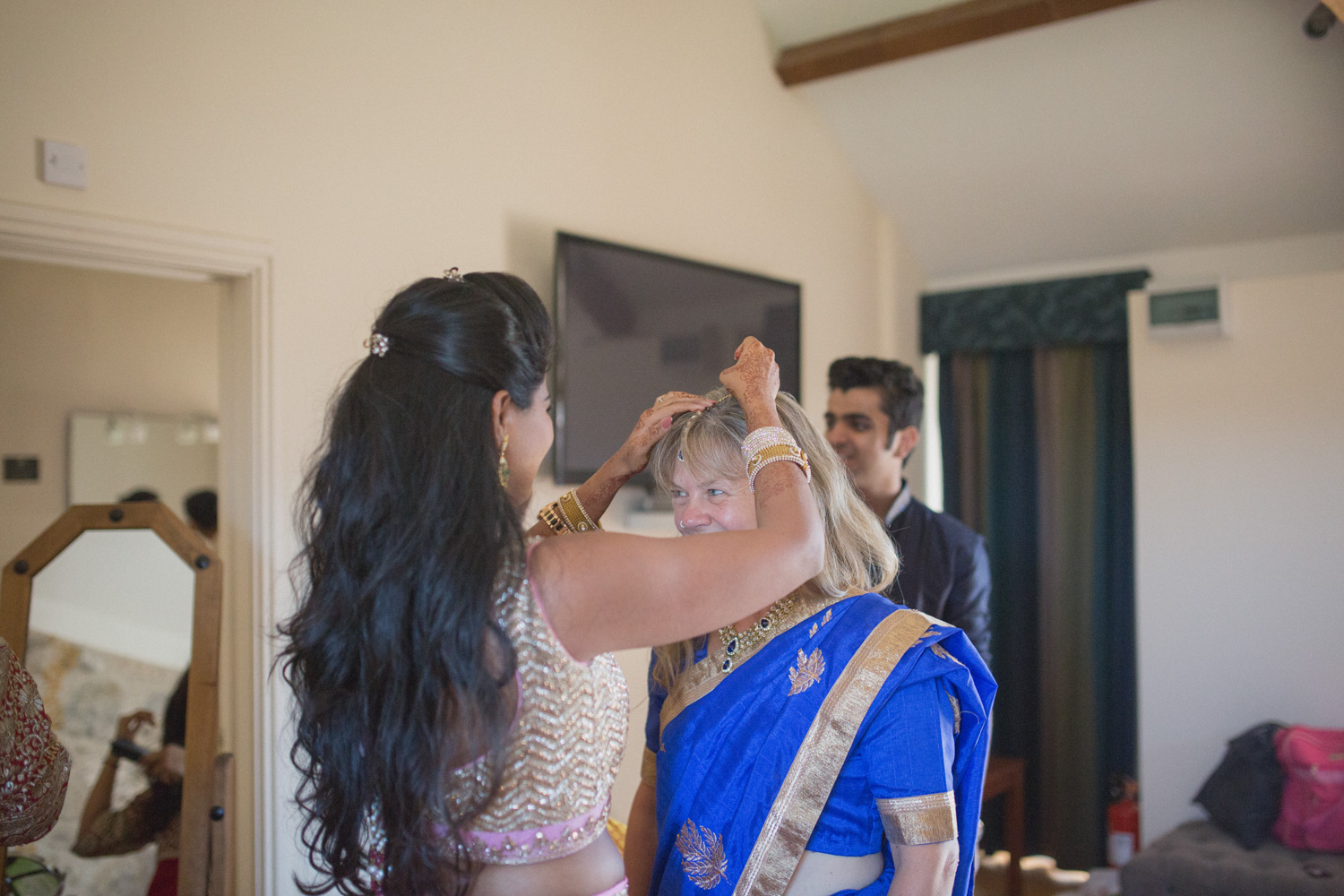 sweet-serene-hindu-wedding-in-england-20