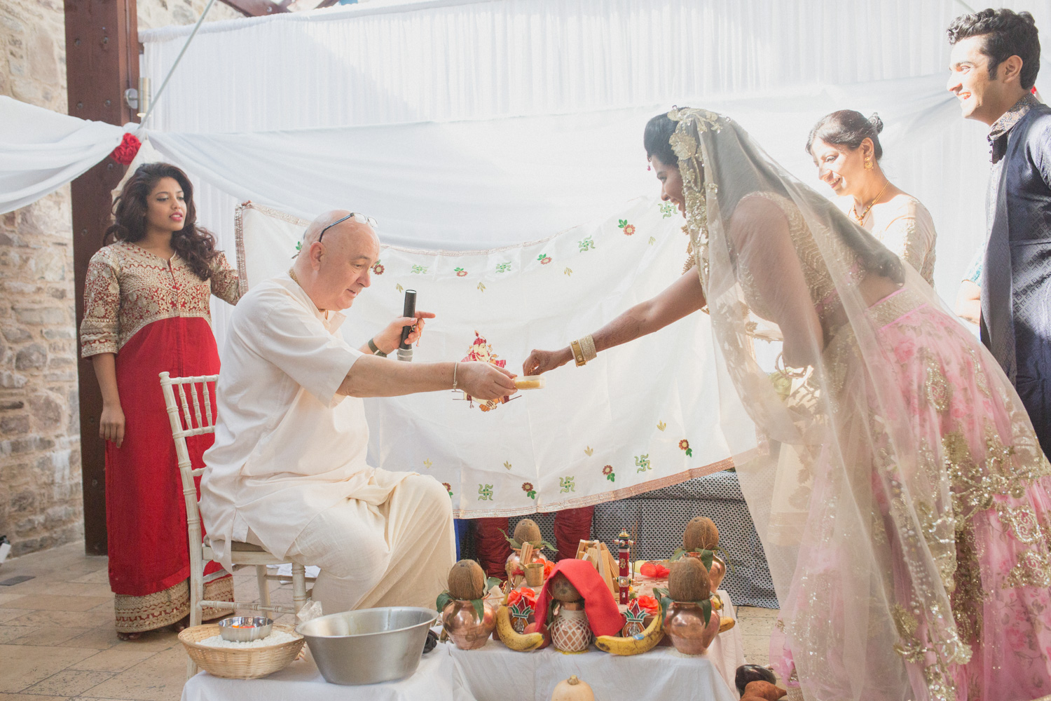 sweet-serene-hindu-wedding-in-england-30