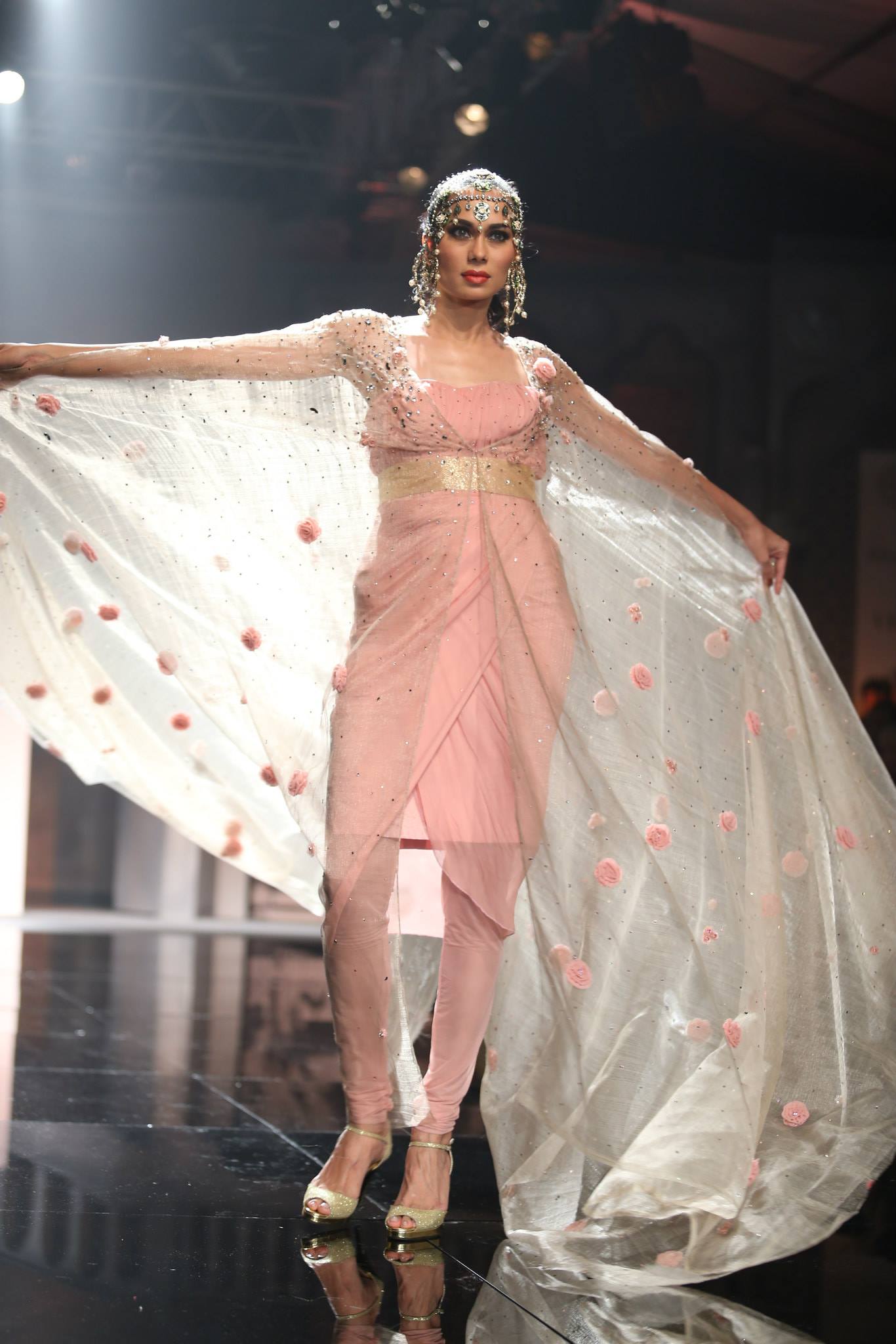 Suneet Varma Indian Bridal Collection 2015 11