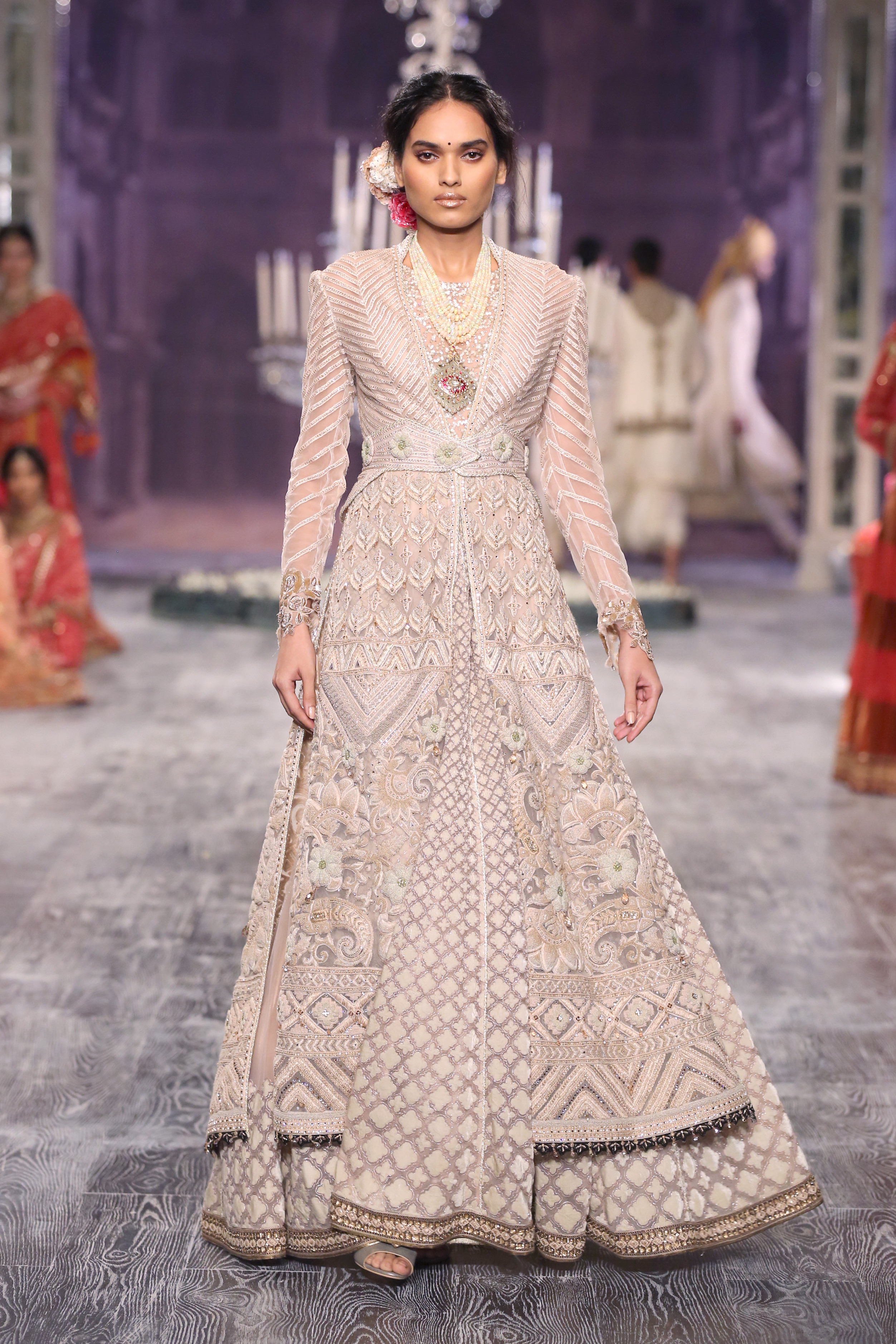 (03)-21-07-16-Tarun Tahiliani