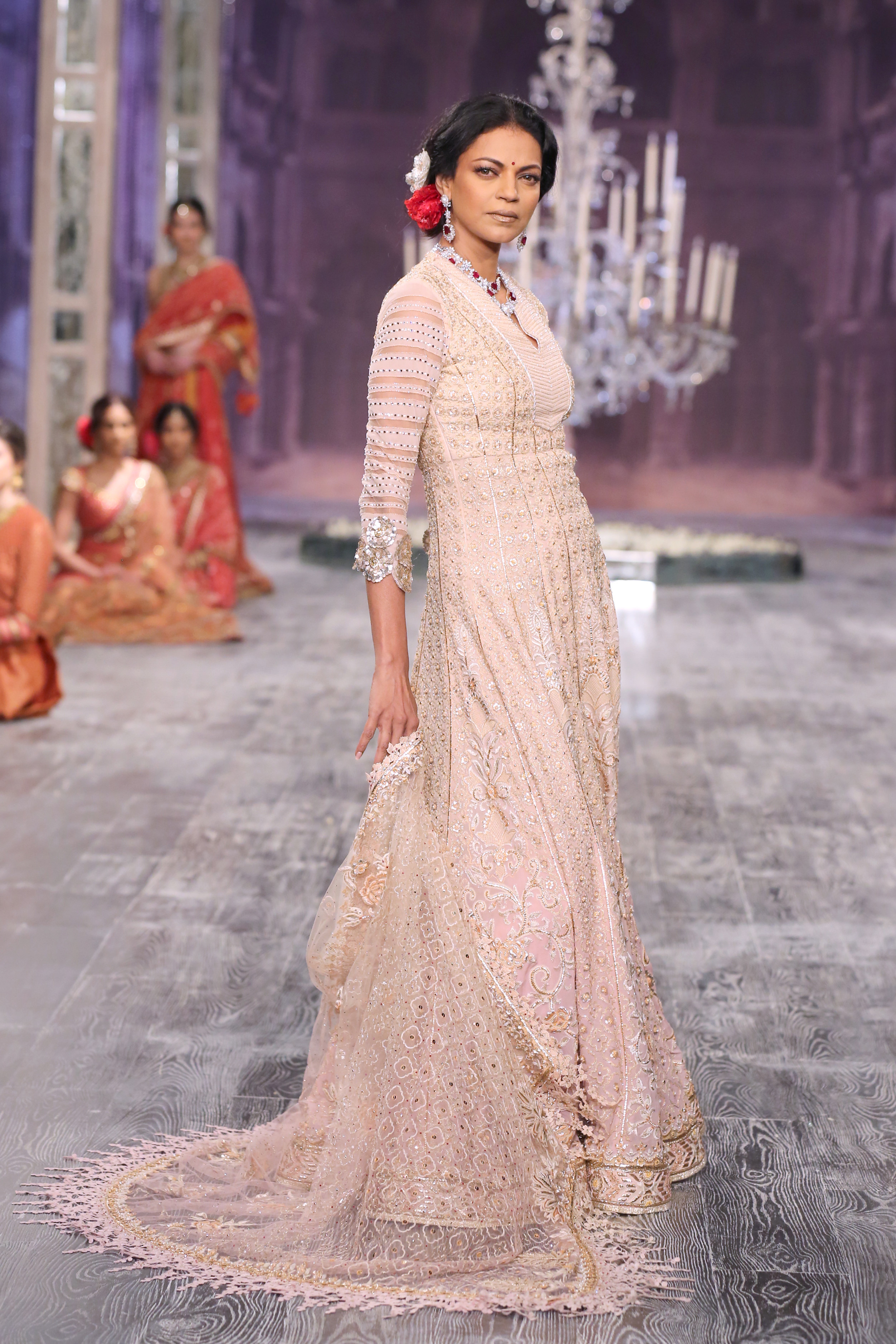 (03)-21-07-16-Tarun Tahiliani