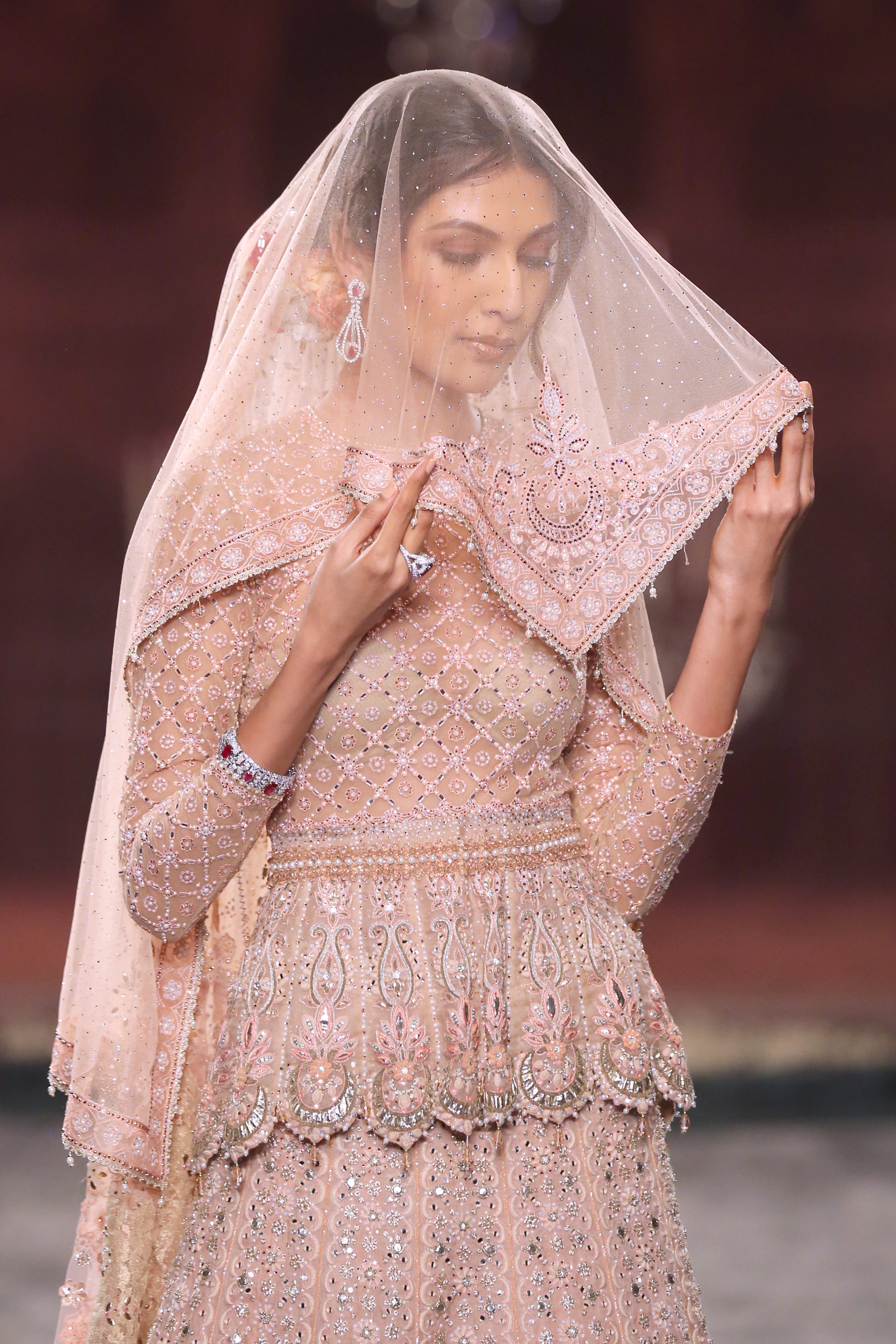 (03)-21-07-16-Tarun Tahiliani