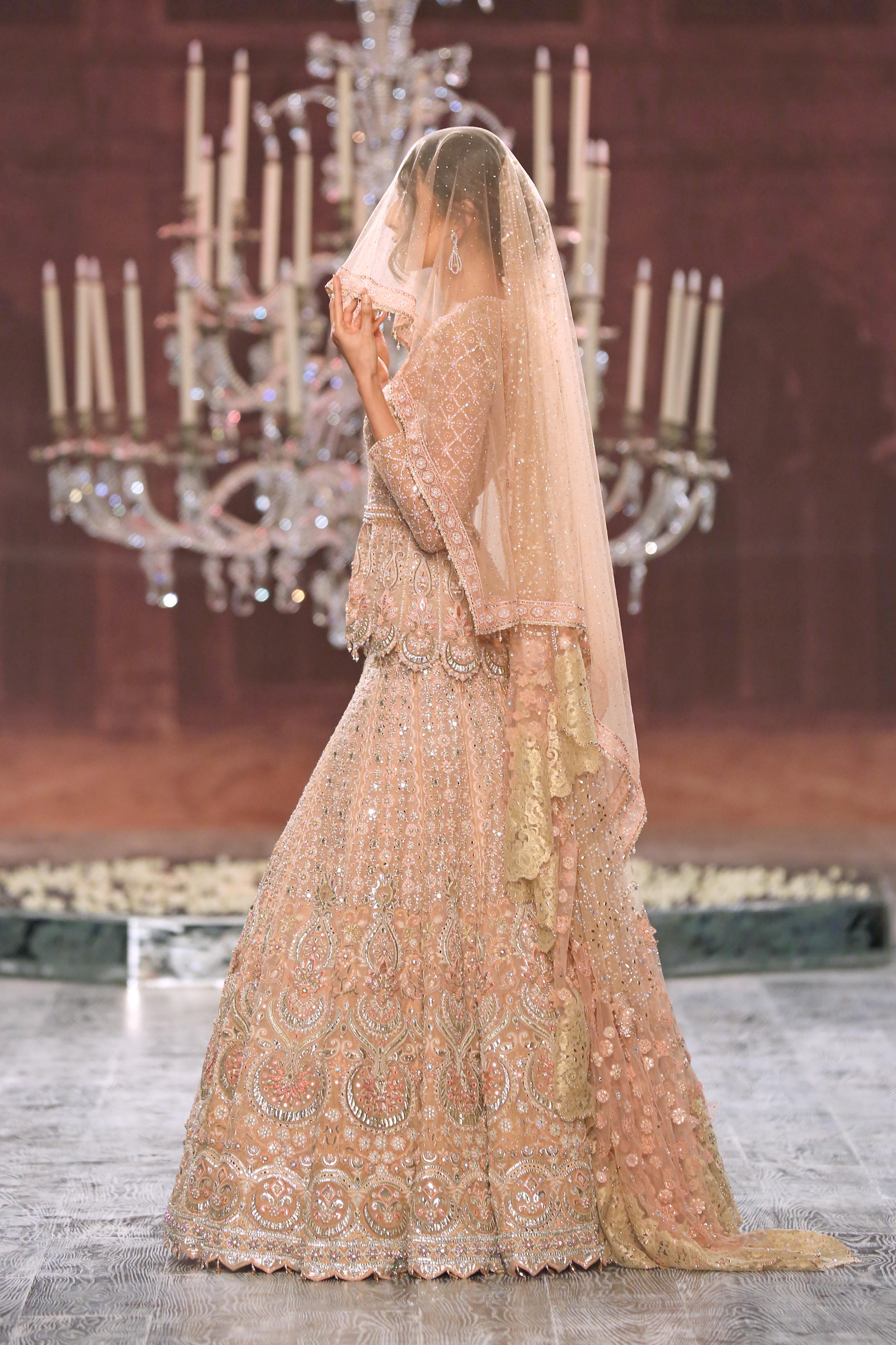 (03)-21-07-16-Tarun Tahiliani