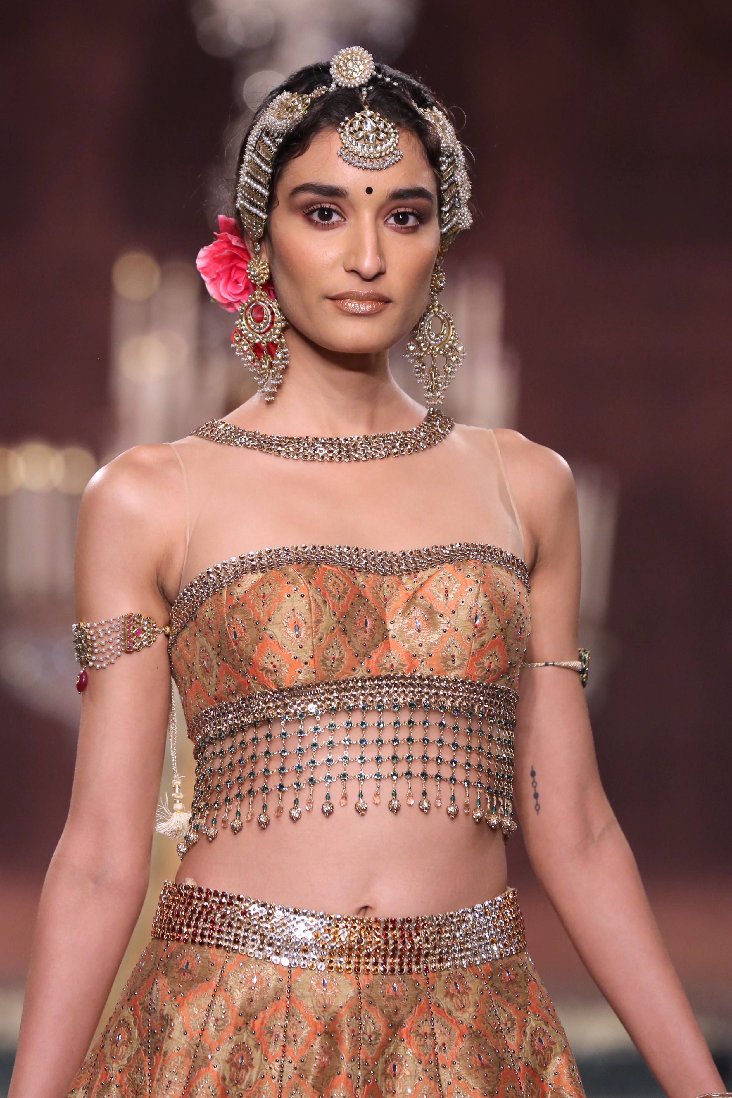 (03)-21-07-16-Tarun Tahiliani