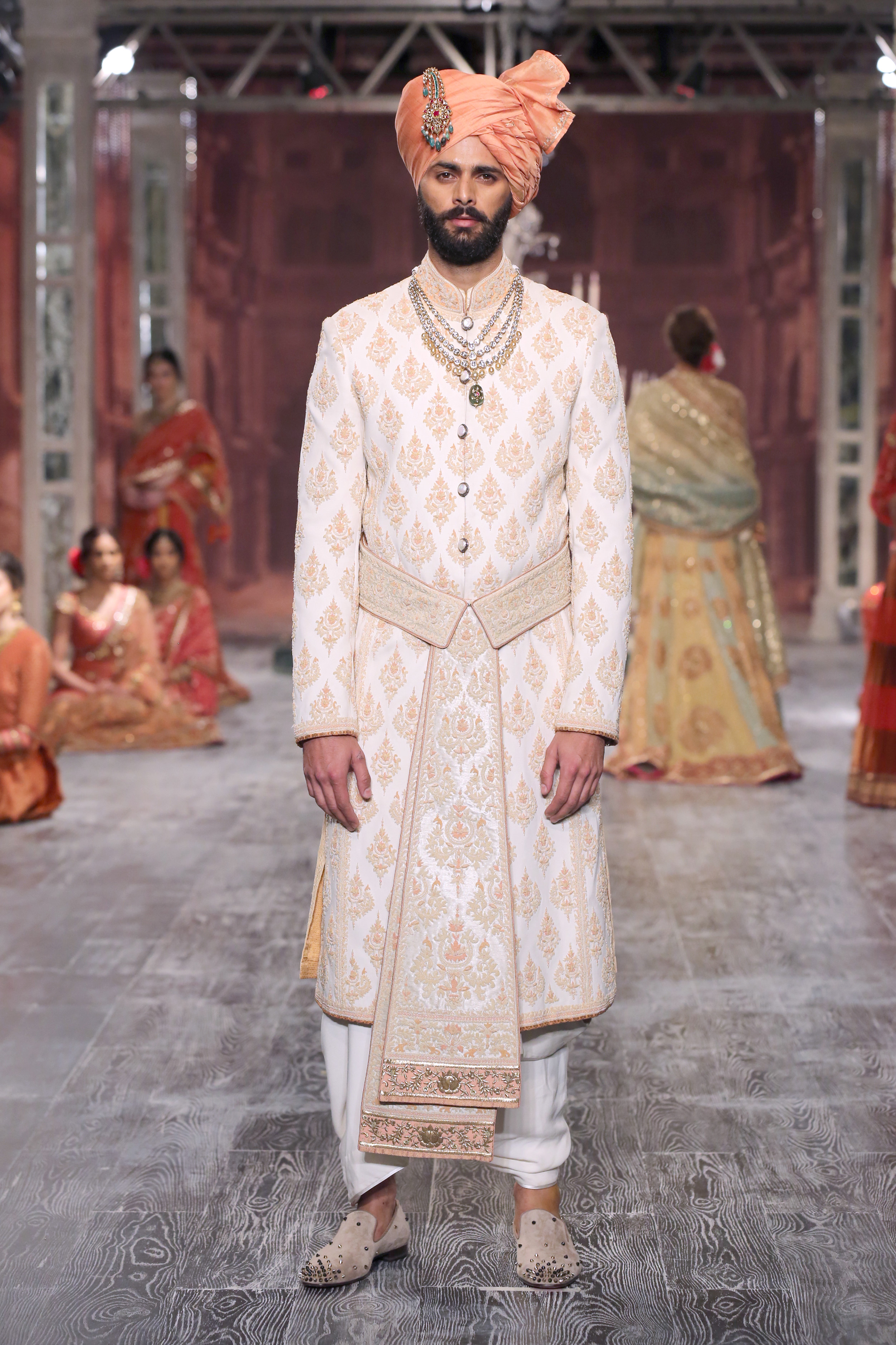 (03)-21-07-16-Tarun Tahiliani