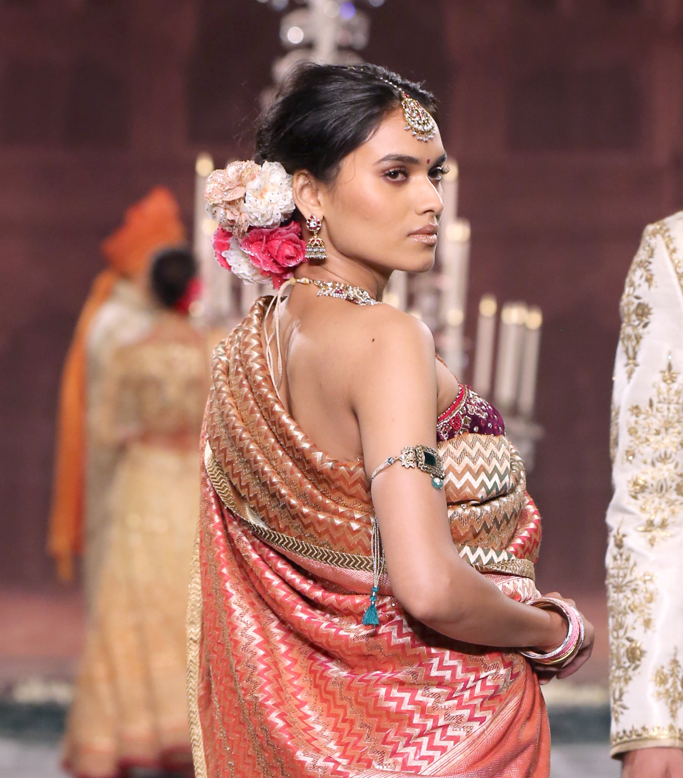 (03)-21-07-16-Tarun Tahiliani