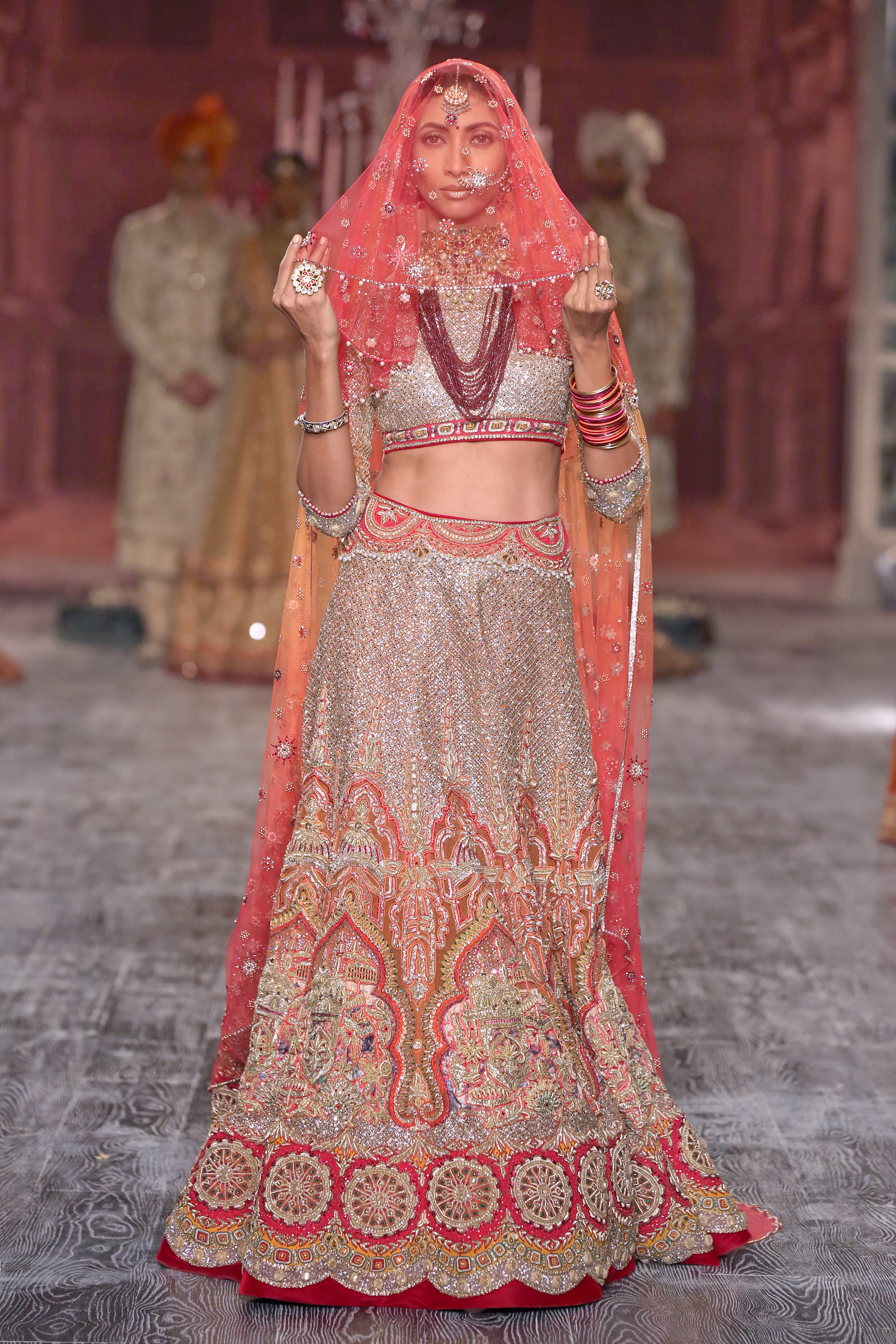 (03)-21-07-16-Tarun Tahiliani