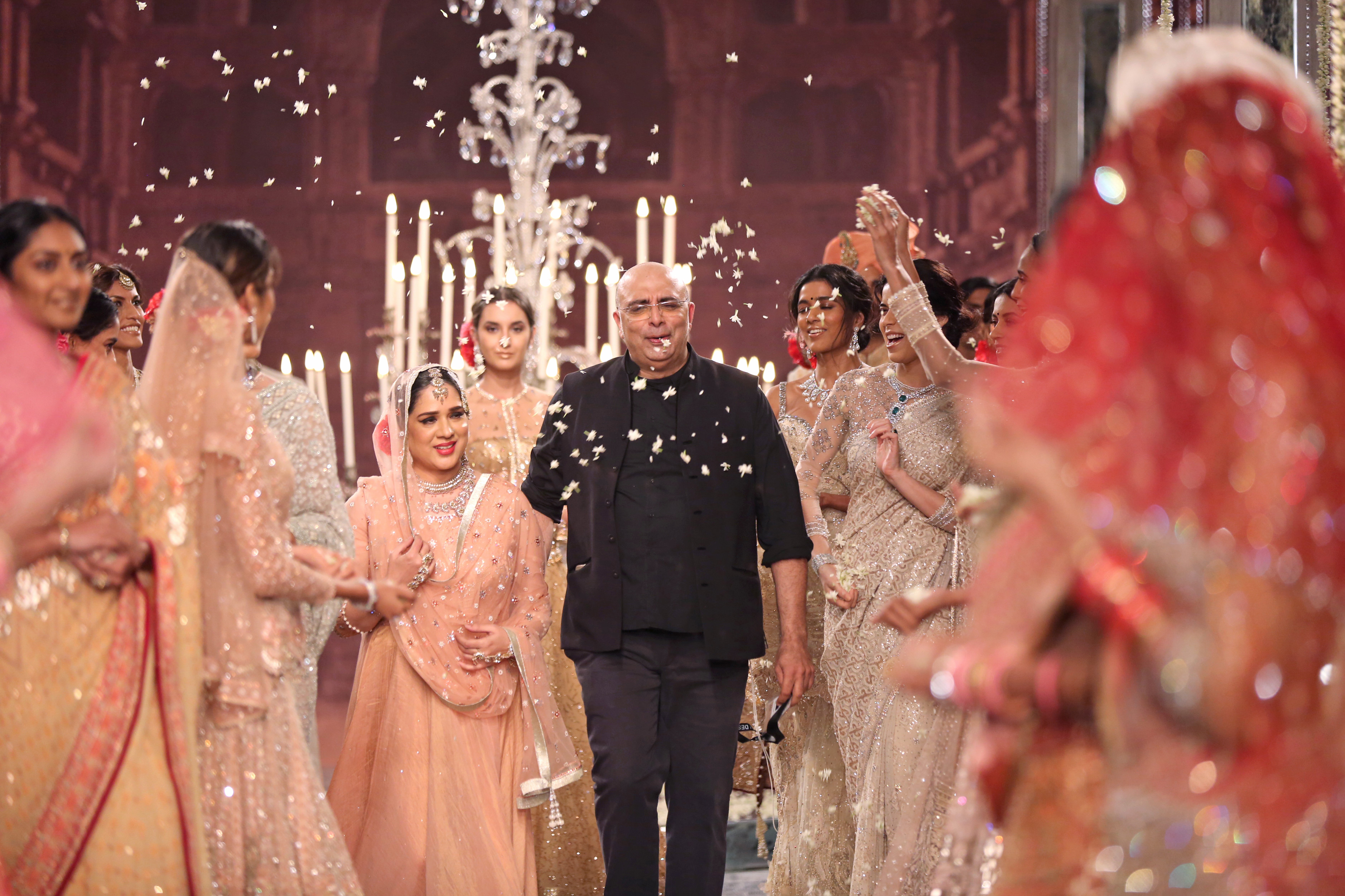 (03)-21-07-16-Tarun Tahiliani