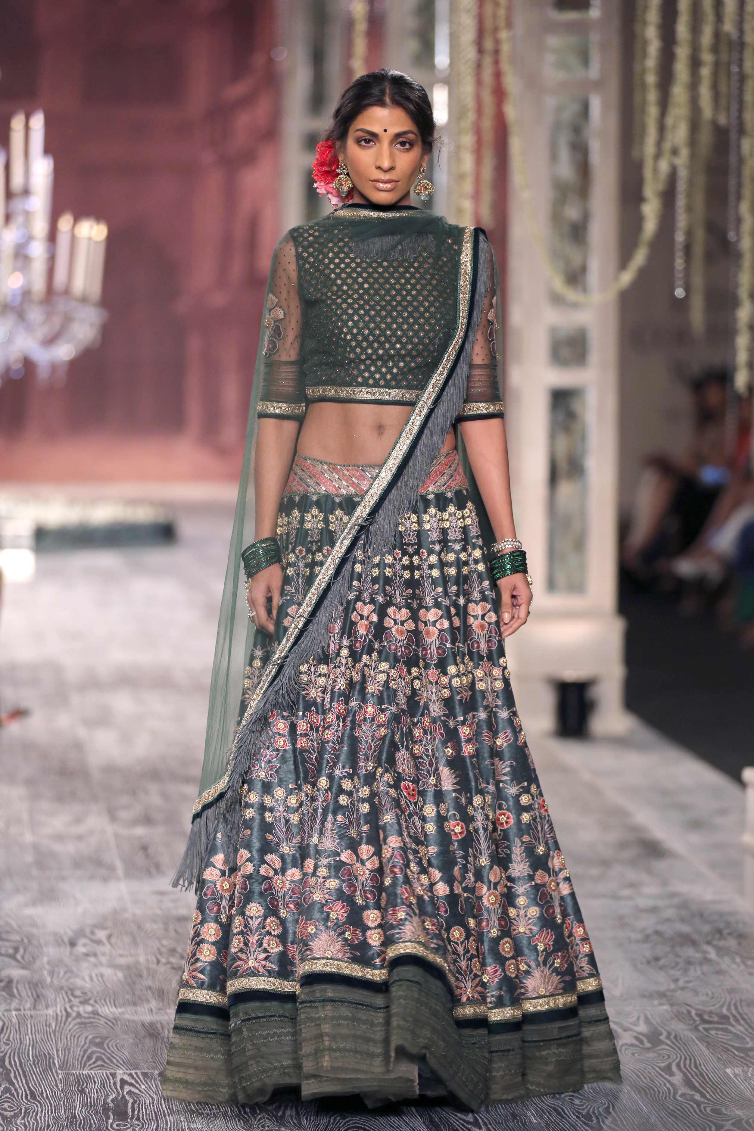 (03)-21-07-16-Tarun Tahiliani