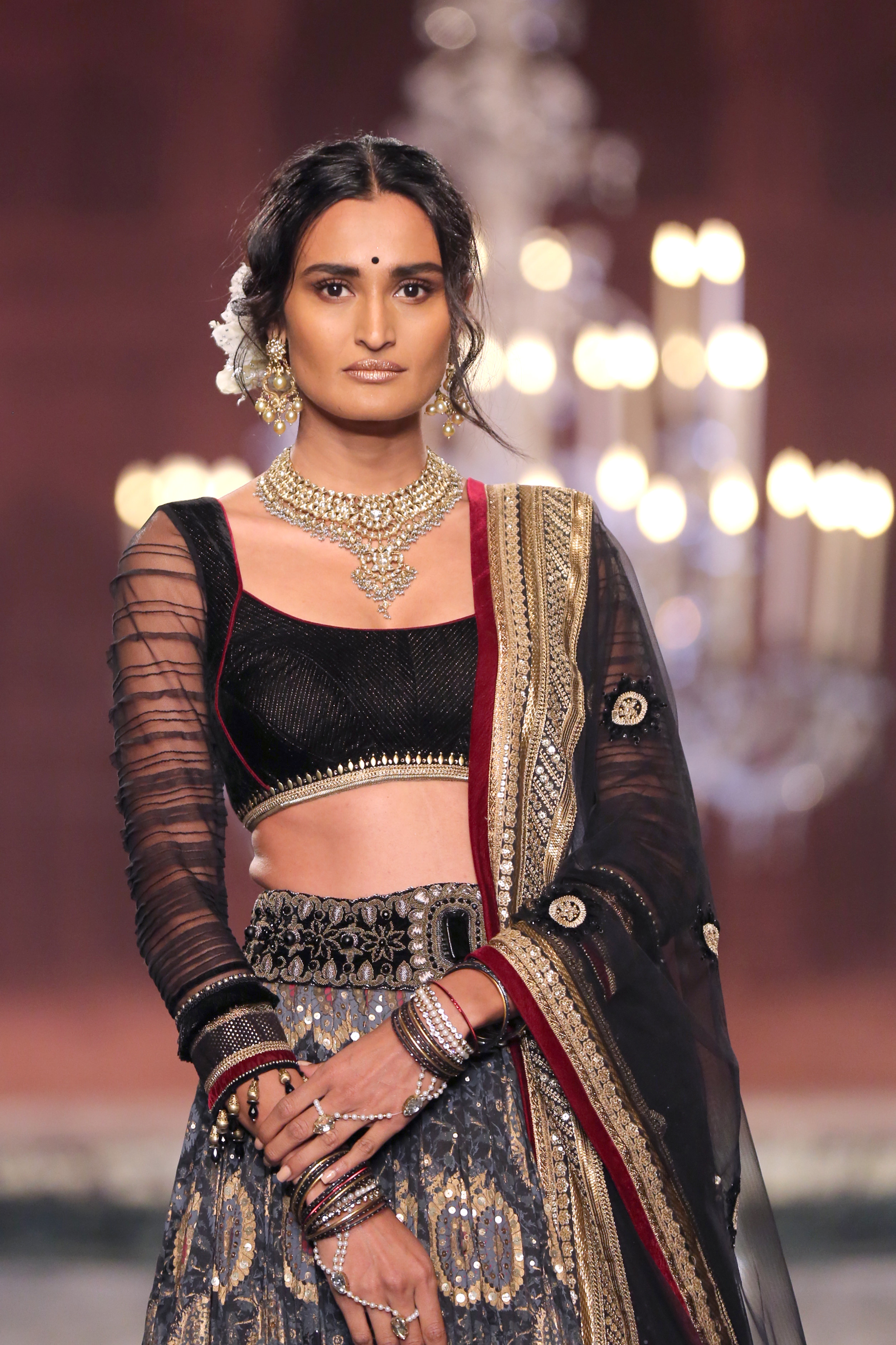 (03)-21-07-16-Tarun Tahiliani