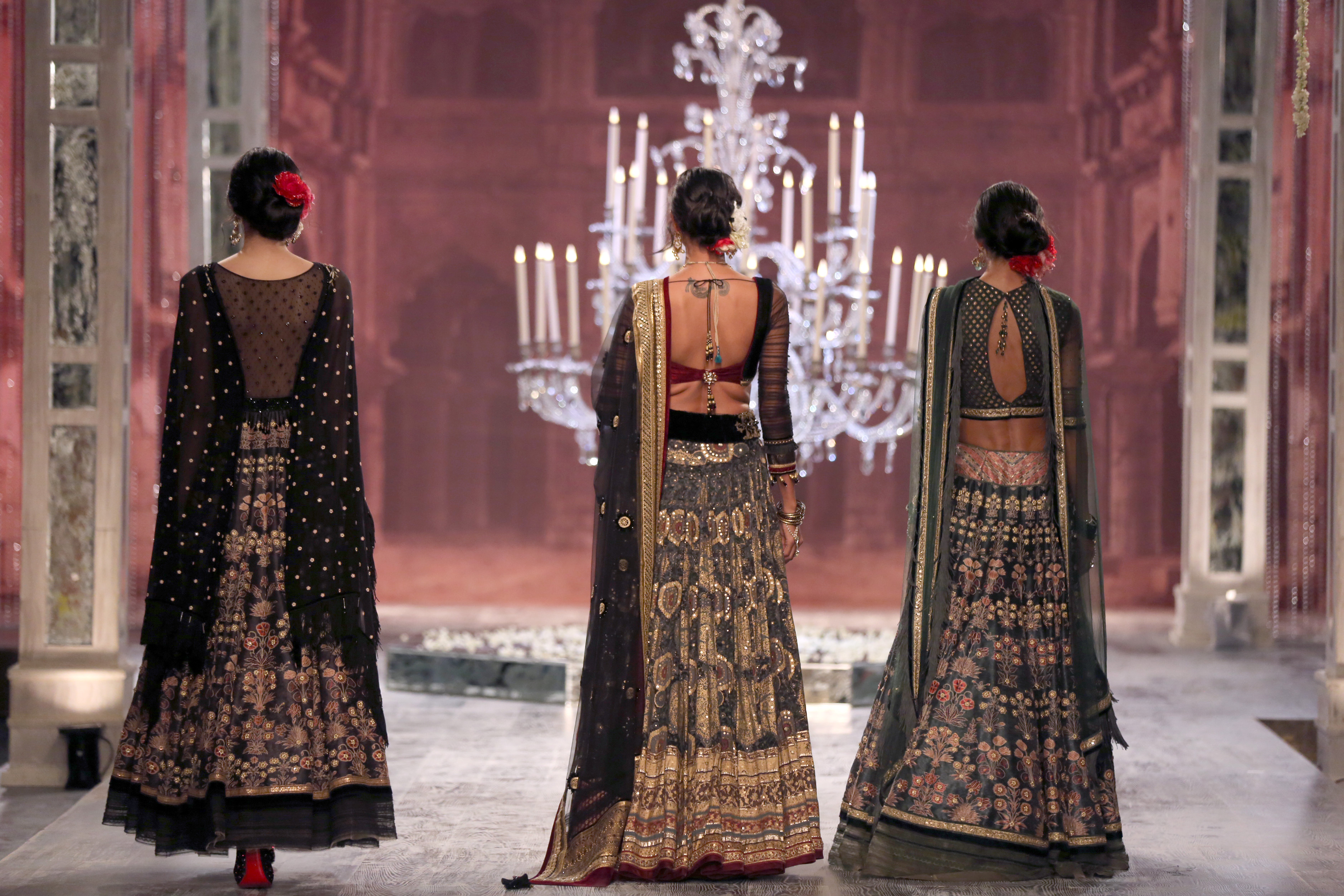 (03)-21-07-16-Tarun Tahiliani