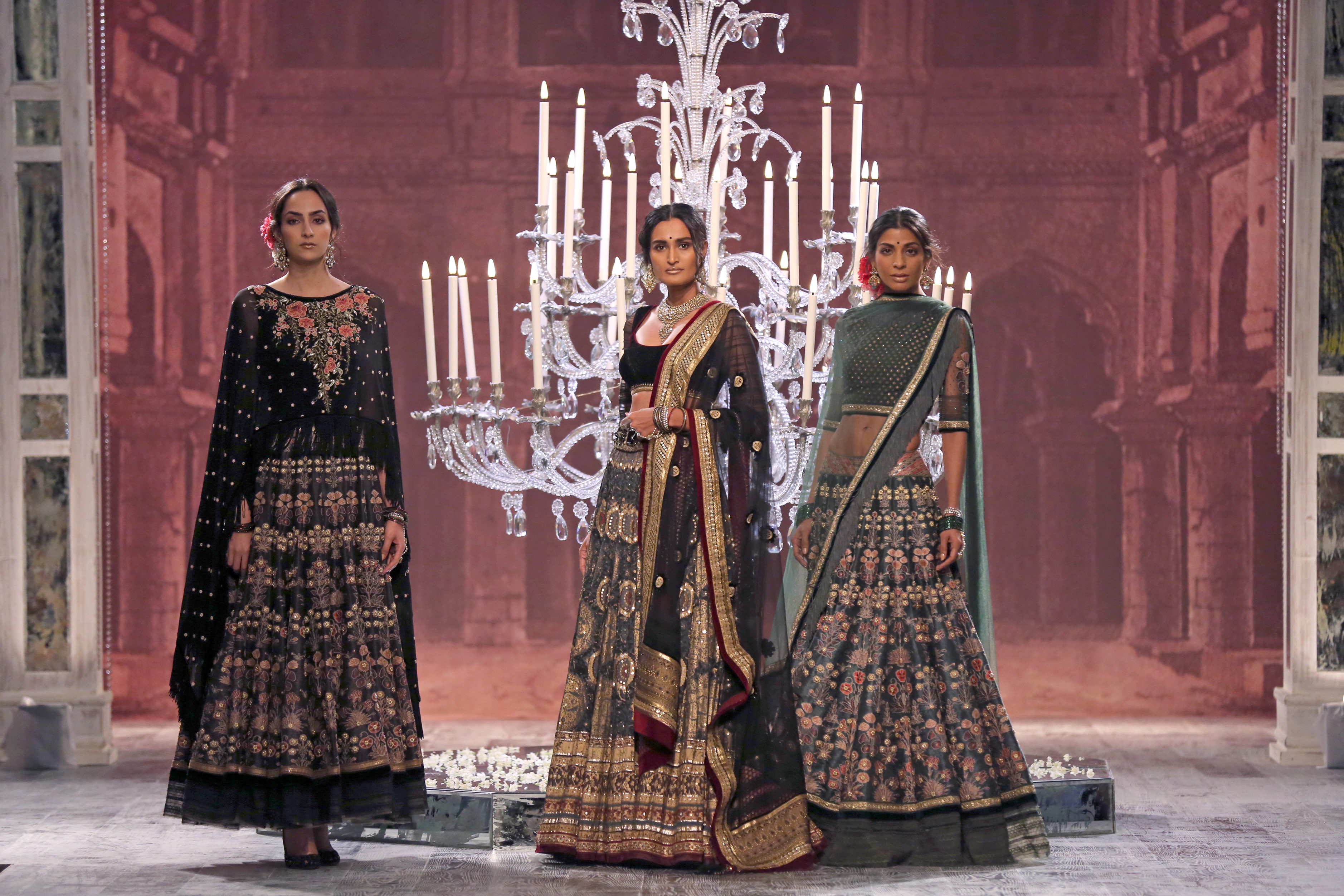 (03)-21-07-16-Tarun Tahiliani